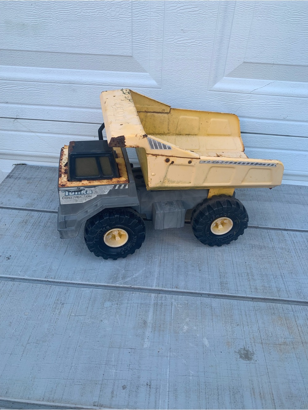 Vintage 1999 Mighty Tonka Dump Truck Model 768 Pressed Steel XMB-975